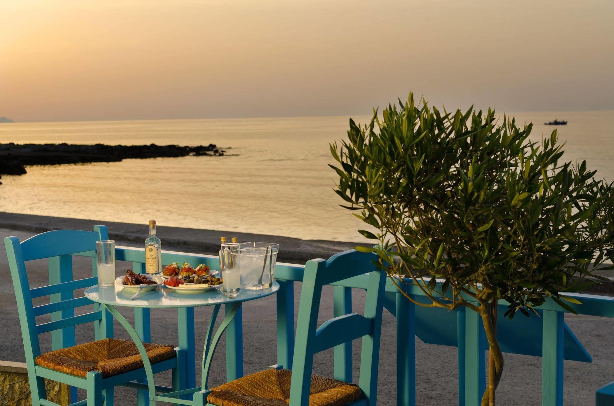 Socrates Apartmens & Restaurant Mílatos